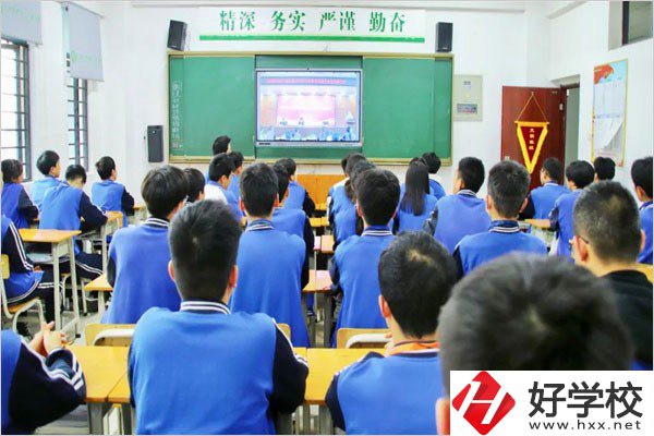 長(zhǎng)沙華中涉外職業(yè)高中的商務(wù)日語專業(yè)怎么樣？學(xué)費(fèi)貴嗎？