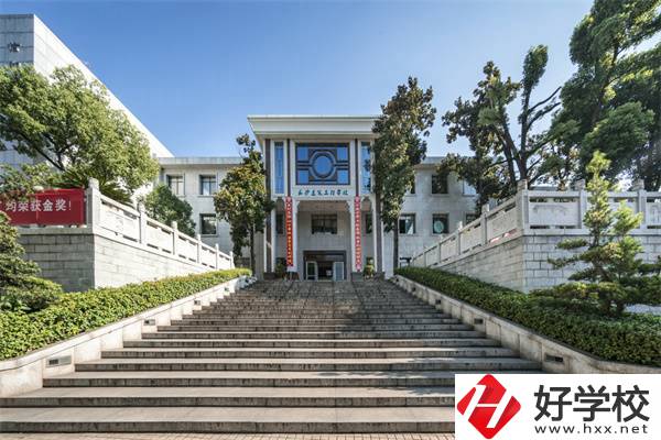 長(zhǎng)沙建筑工程學(xué)校是公辦還是民辦？