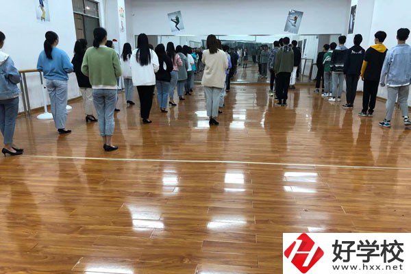 婁底市文德信息工程職業(yè)學(xué)校實訓(xùn)室